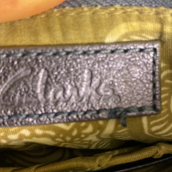 CLARKS Leather Wristlet Metallic Purple - Picture 4 of 10